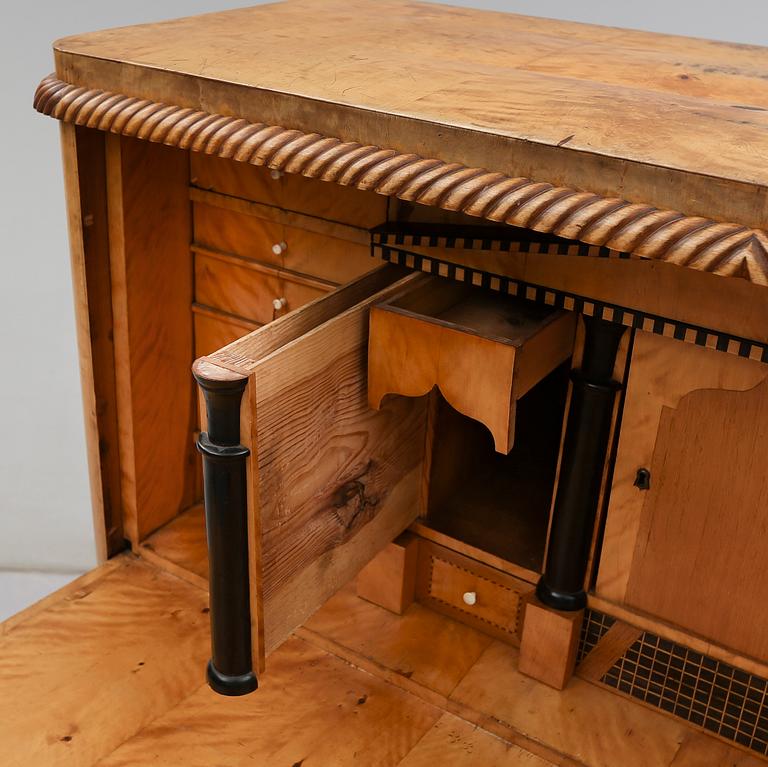 CHIFFONJÉ, 1800-talets mitt.