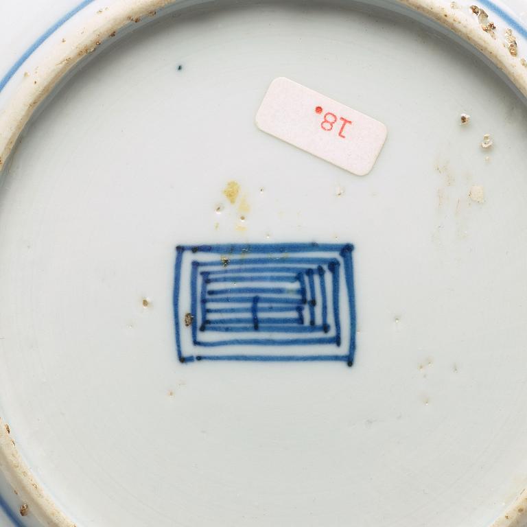 A pair of blue and white dishes, Tianqi / Chongzhen, 17th Century.