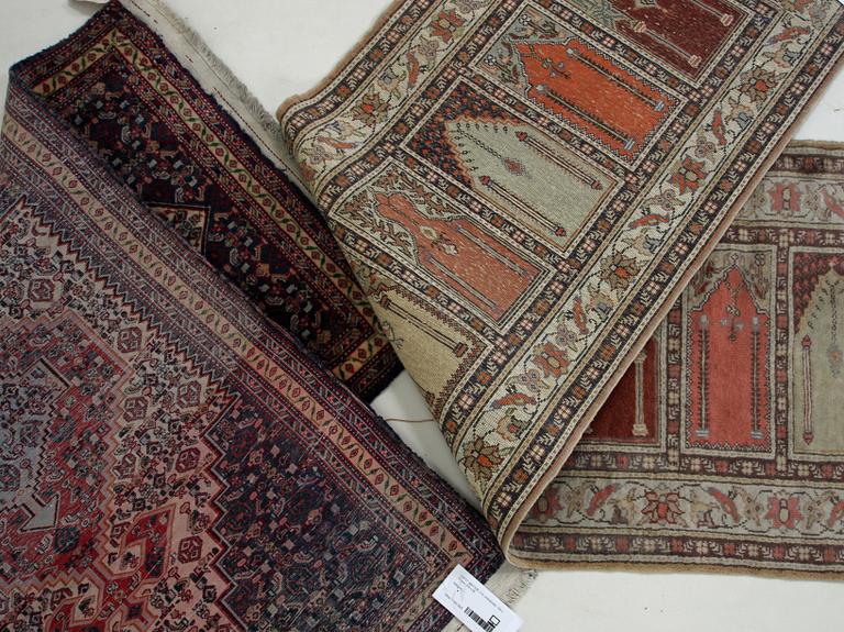 MATTOR, 2 st, orientaliska. 124 x 73 resp 203 x 58.