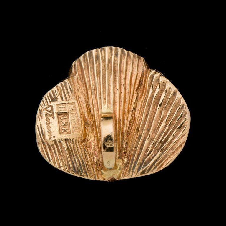 HÄNGE, 18 k guld, Theresia Hvorslev för Mema, Lidköping. Vikt ca 7 g.