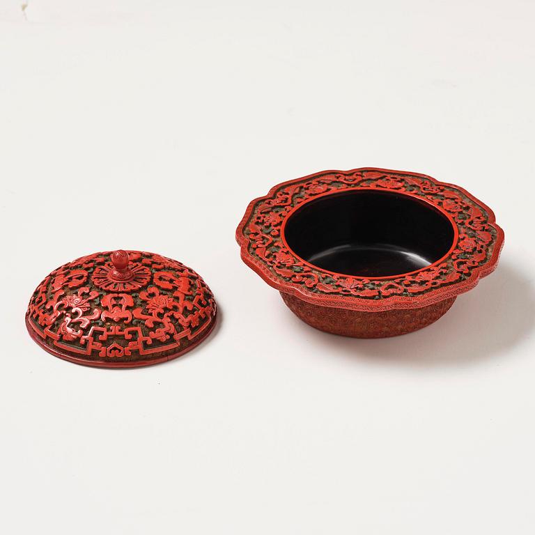Ask med lock, lack. Qingdynastin, Qianlong (1736-95).
