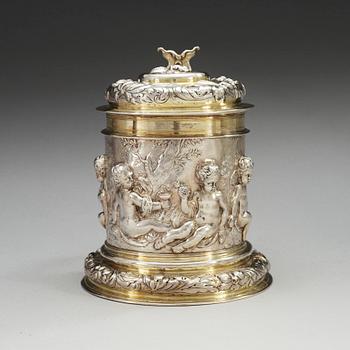 A German 17th century parcel-gilt tankard, makers mark of Johann Brockmer, Hamburg 1662-1685.