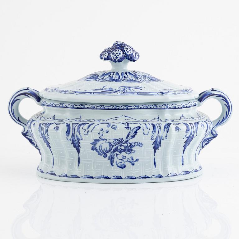 Tureen, porcelain, after an original from 1758, Rörstrand, 1976.
