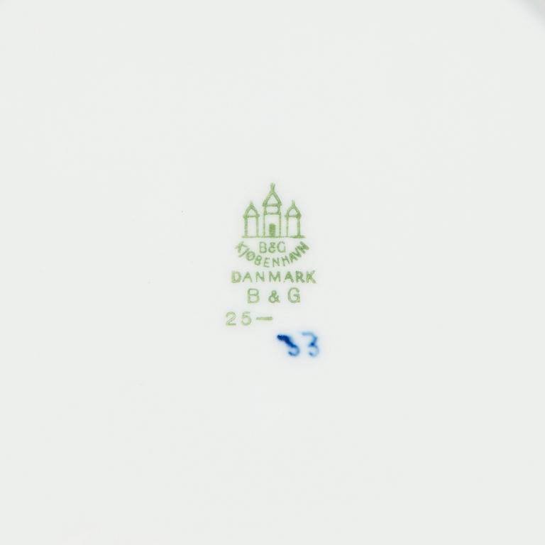 Harriet Bing, astiasto, 110 osaa, "Empire" posliini,  ja pöytäliina, Bing & Grøndahl Tanska.