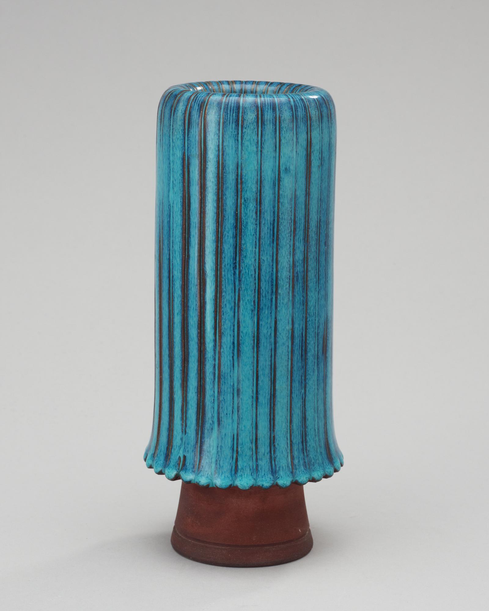 A Wilhelm Kåge Farsta stoneware vase, Gustavsberg Studio, 1950's.