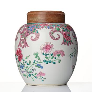 A famille rose jar, Qing dynasty, 18th Century.