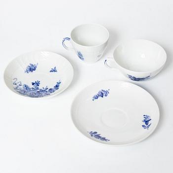 Te- och kaffeservis, 33 delar, porslin. "Blå blomst", Royal Copenhagen, Danmark.