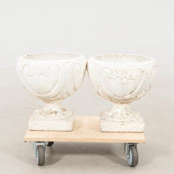 Garden urns, a pair from the second half of the 20th century.