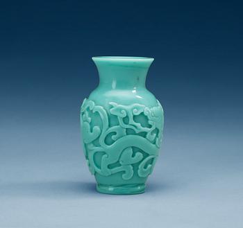 A turquoise Peking glass vase, Qing dynasty, 19th Century.