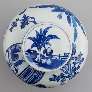 A large blue and white jar, Qing dynasty, 19th Century.