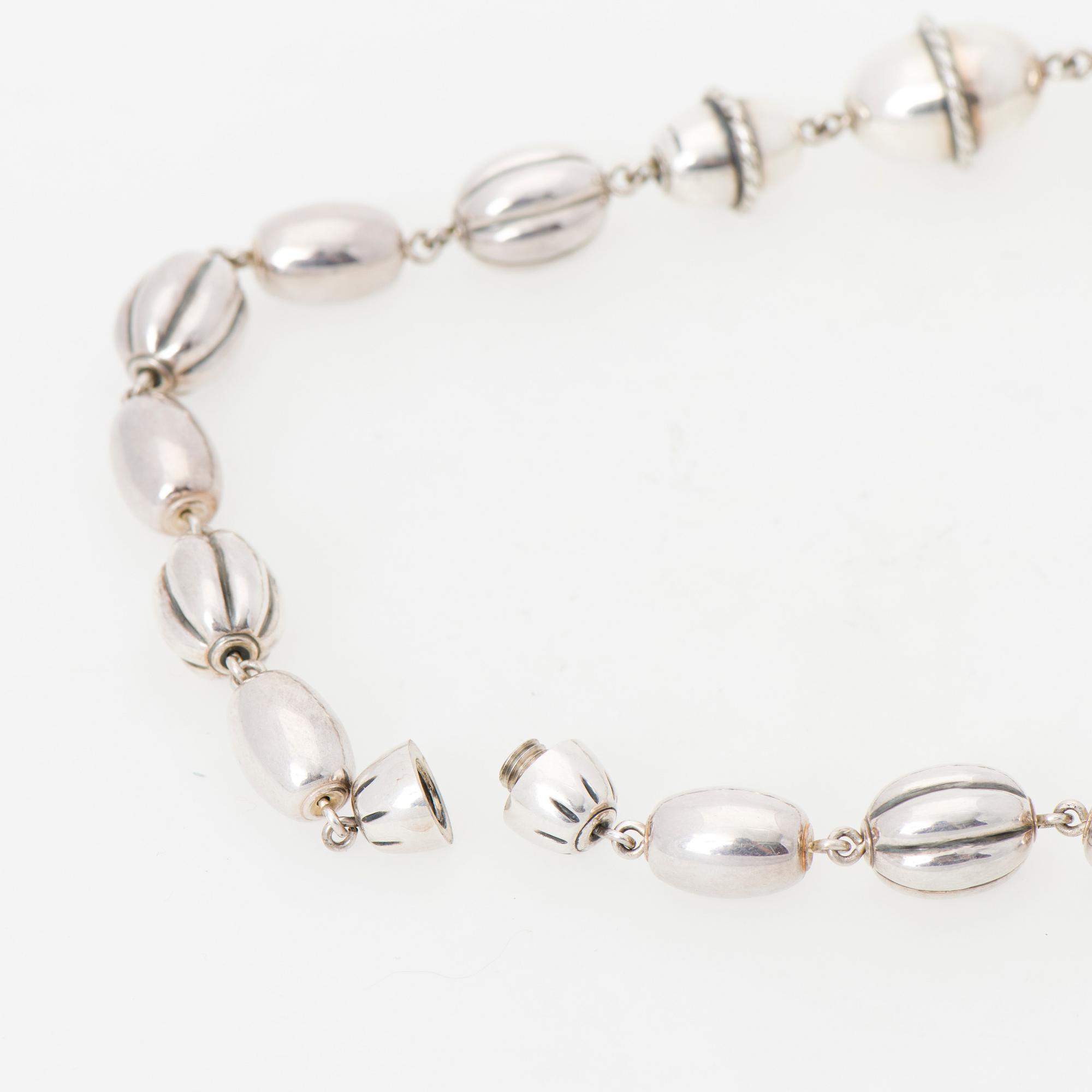 KAULAKORU, "Halikon kääty", hopeaa. Kalevala Koru.