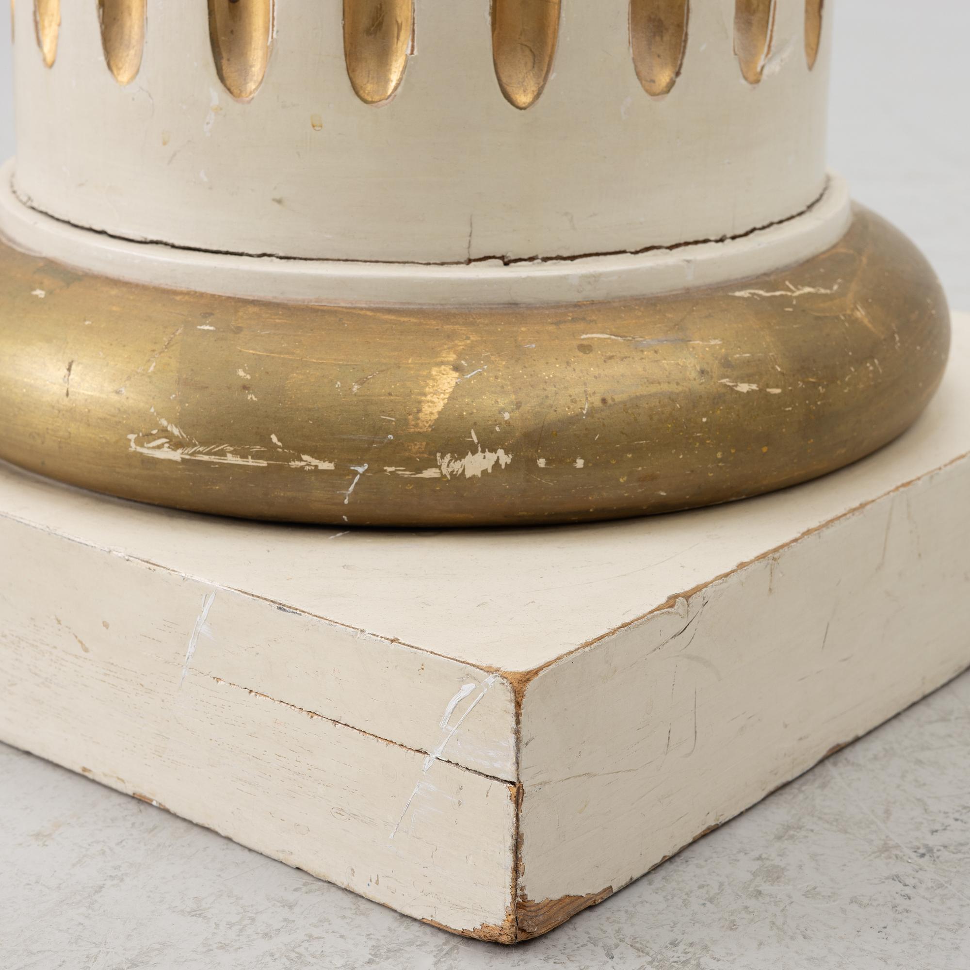 A pedestal, early 20th Century.