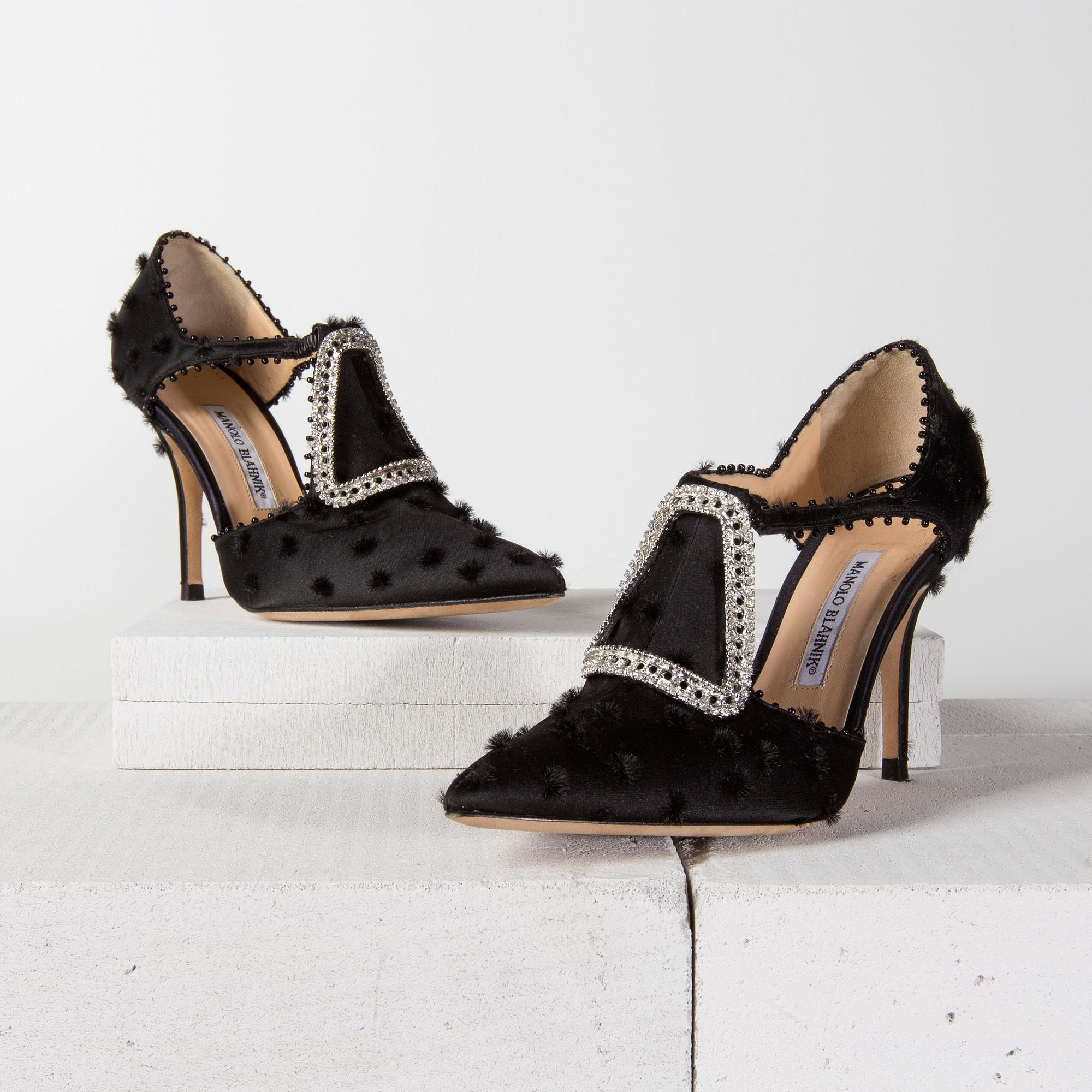 SKOR, Manolo Blahnik, storlek 39½.