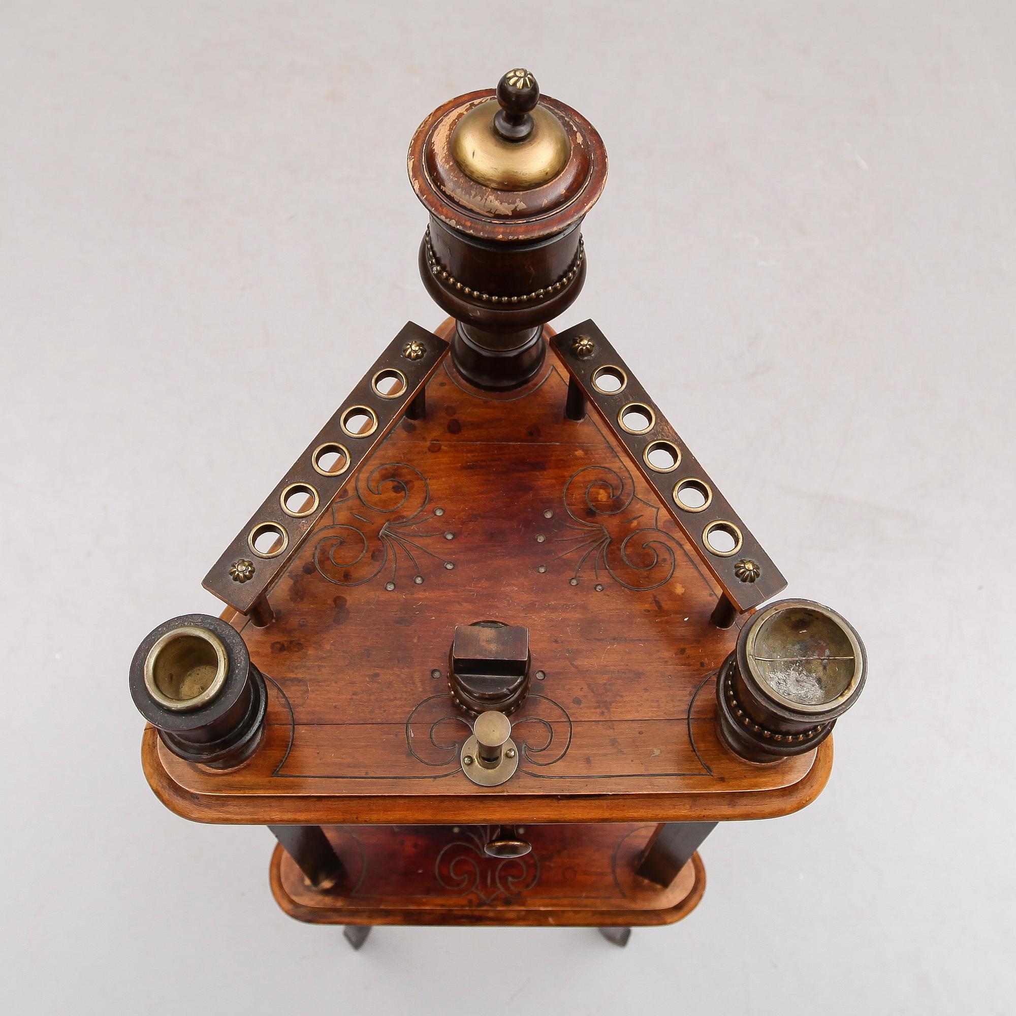 RÖKBORD, 1900-talets första hälft.