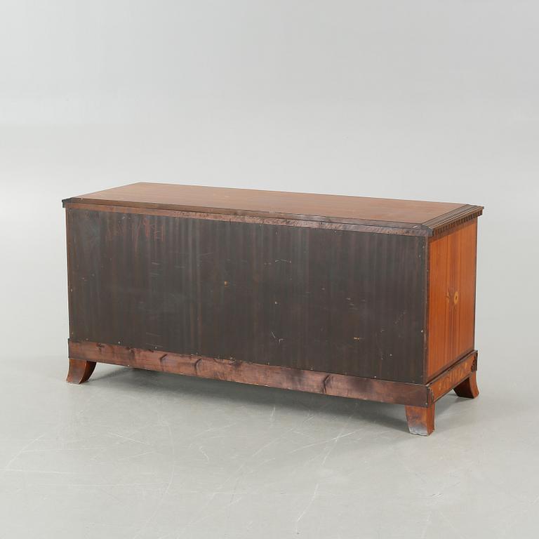 A 1920/1930s sideboard.