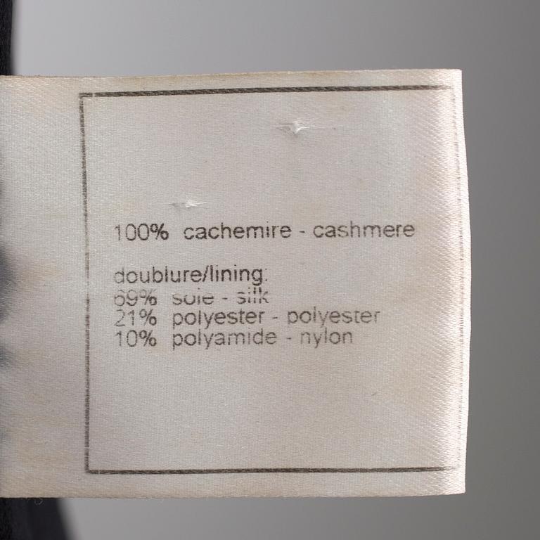 A cashmere Chanel Boutique coat, French size 38.