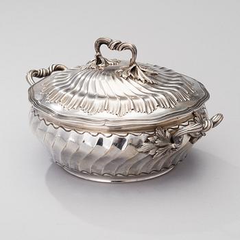 A TERRINE, silver, Flament & Champenois, France late 19th century, weight 1008 g.