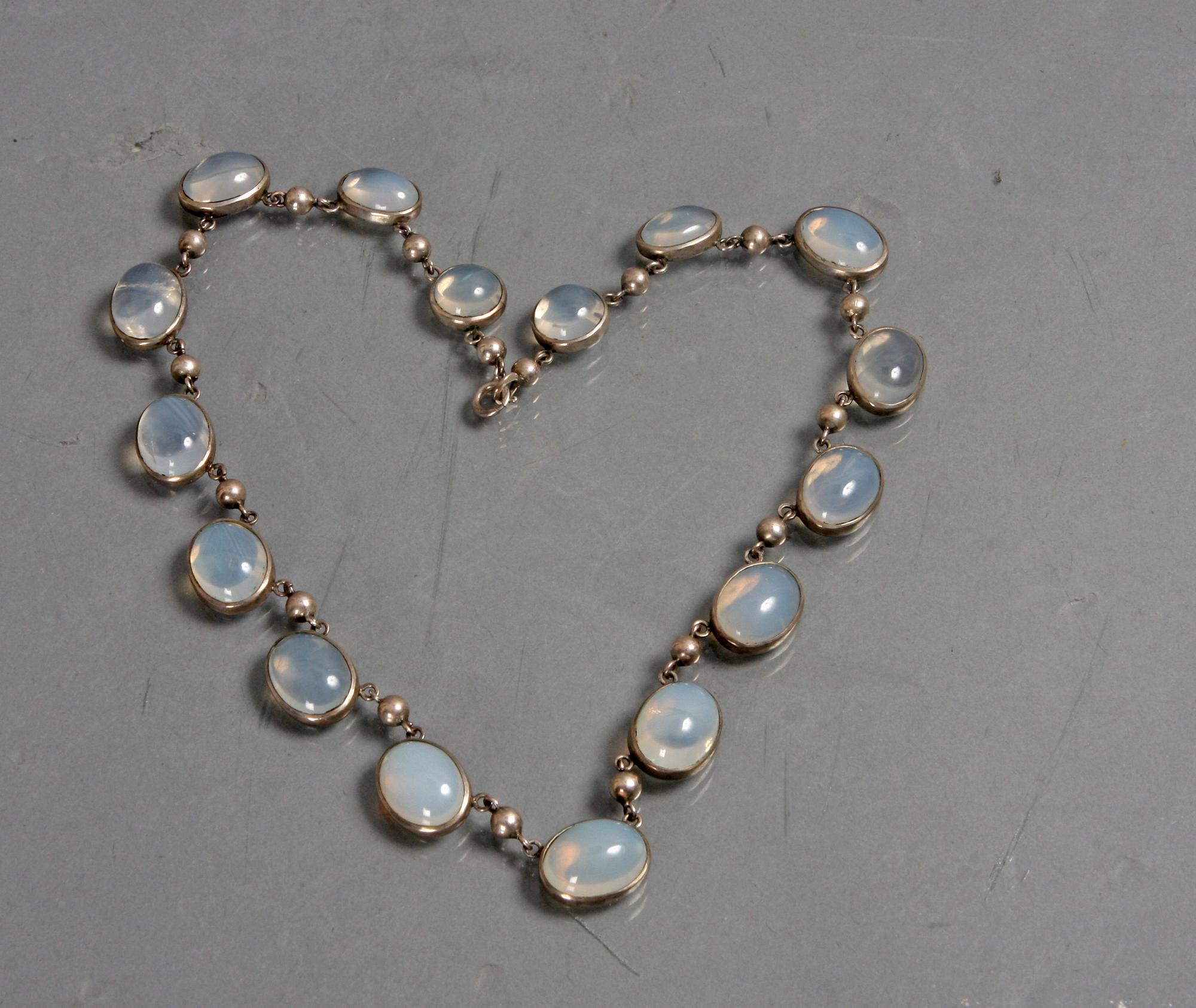 COLLIER, silver o månstenar.