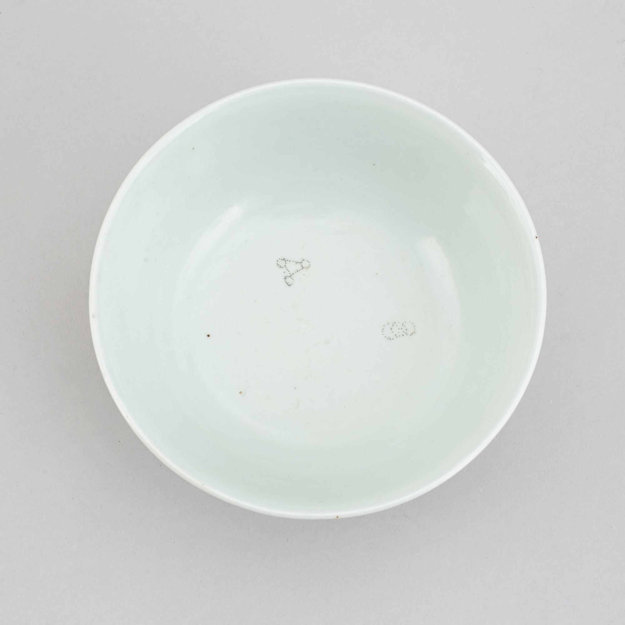 A famille rose porcelain bowl, Qing dynasty, 18th century.
