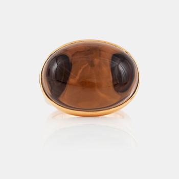 1194. A Wempe smoky quartz gold ring.