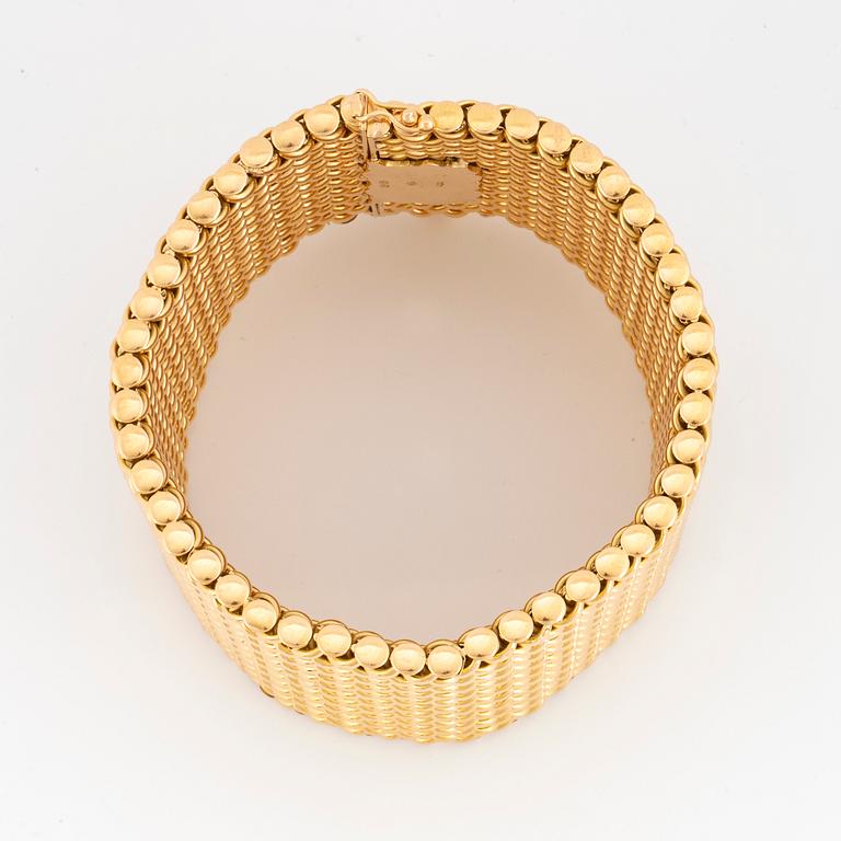 An 18K gold bracelet.