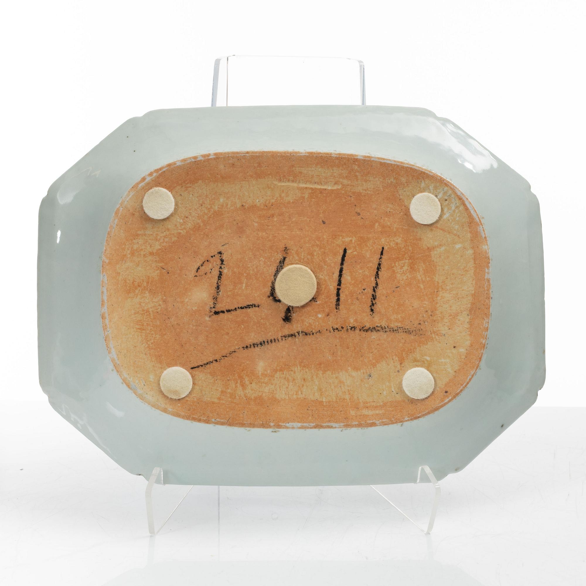 Two Chinese blue and white export porcelain dishes, Qing dynasty, Qianlong (1736-95).