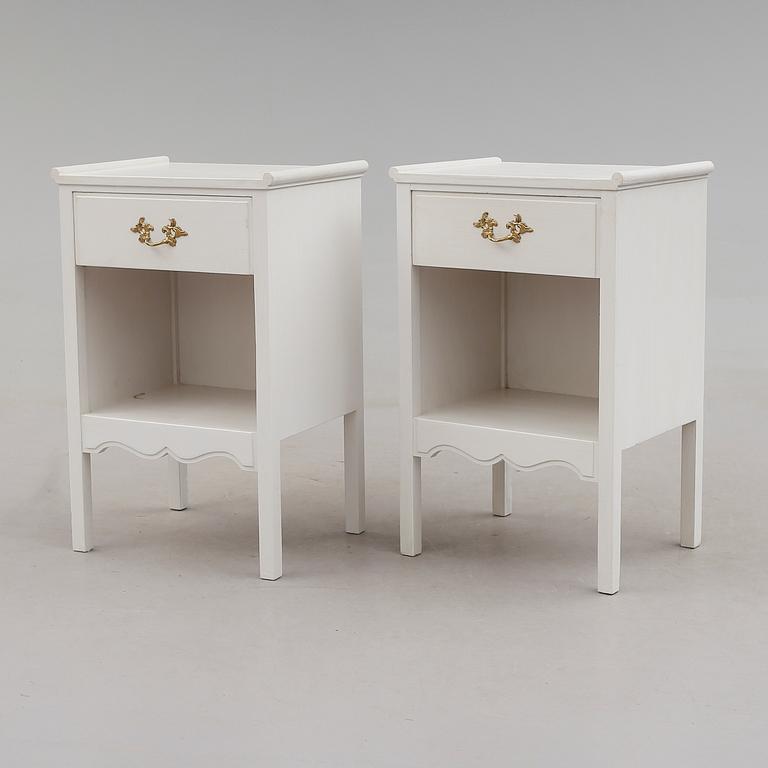 SÄNGBORD, 1 par, 1900-talets mitt.