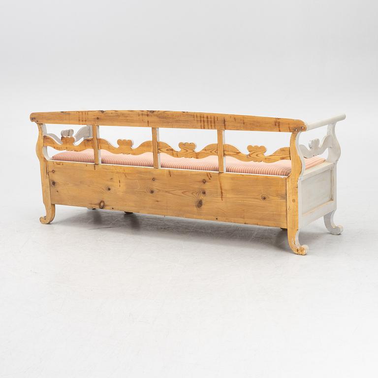 Soffa, sent 1800-talets mitt.