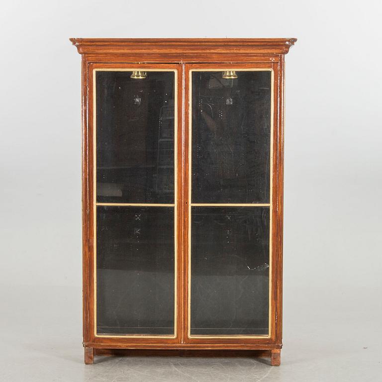 A pair of early 20th century cabinets.