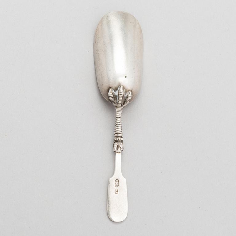 A Russian silver, parcel-gilt tea caddy spoon, Moscow from around the turn of teh century/ early 20th century.