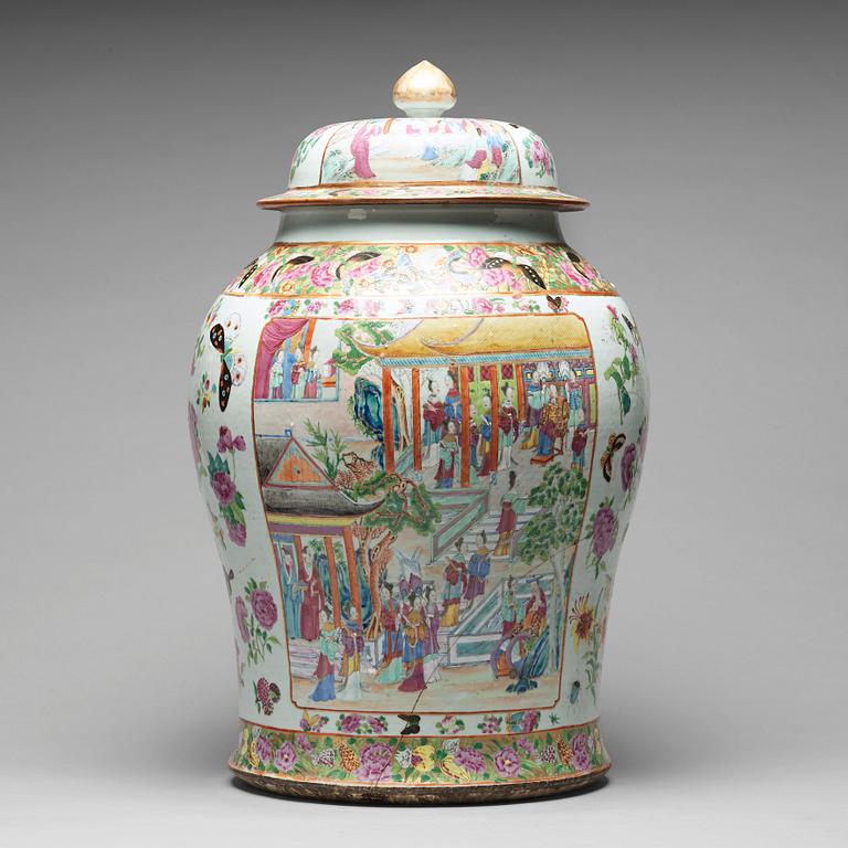 A large famille rose Canton vase with cover, Qing dynasty, late 19th century.