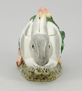 TERRIN MED LOCK, porslin, 1900-talets första del.