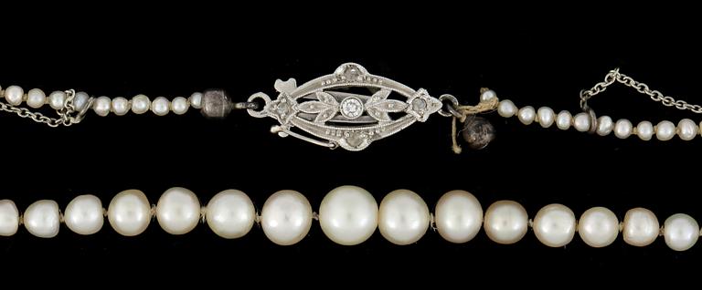 COLLIER, troligen orientaliska pärlor lås i 18k vitguld med diamanter.