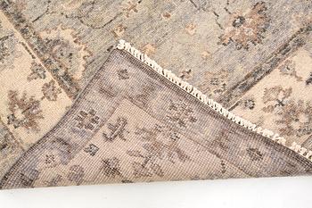 A carpet, Ziegler Design, ca 371 x 253 cm.