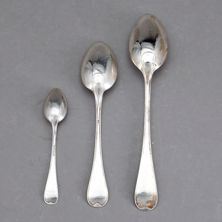 SKEDAR, silver, 31 delar, "Svensk rund", Stockholm, 1900-talets första hälft, vikt ca 1110 g.