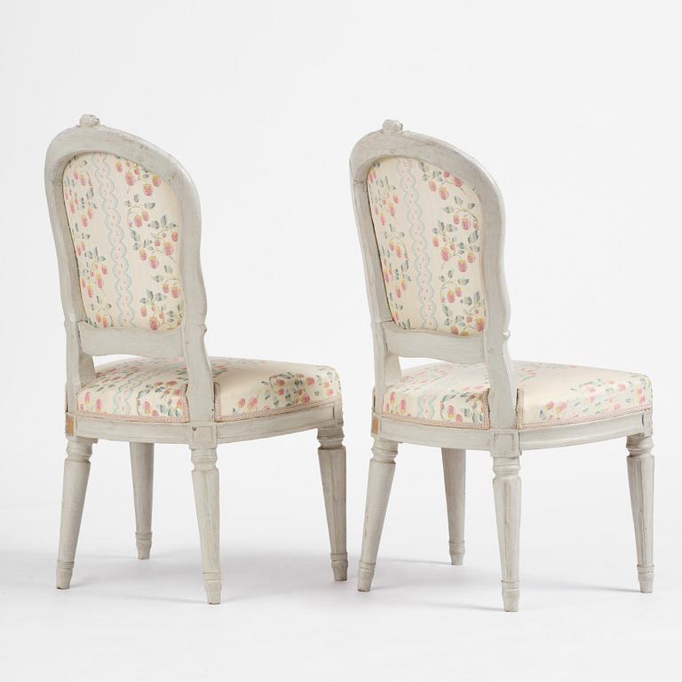 A pair of Gustavian chairs by I. E. Höglander (master in Stockholm 1777-1813).