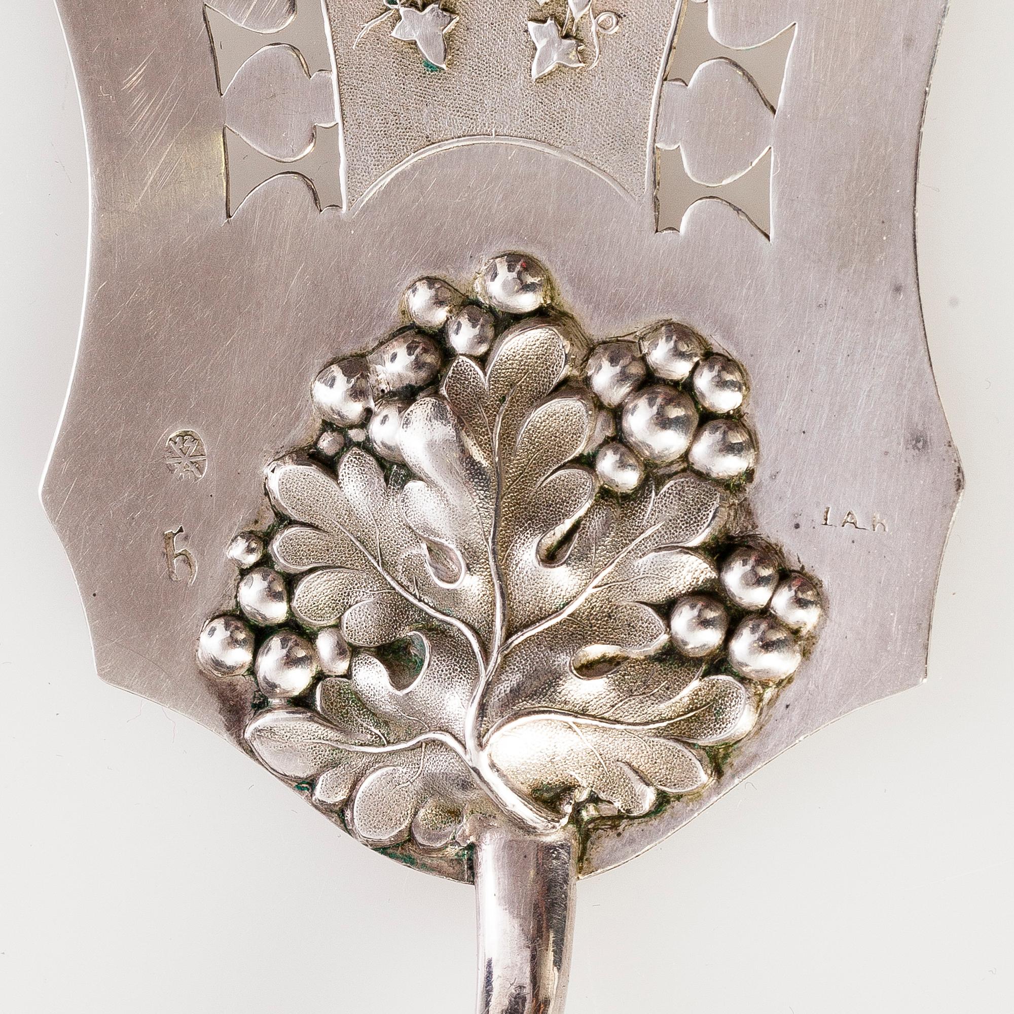 A chest of mainly Russian silverware, 60 pcs, also Sazikov and Ovchinnikov. 19th Century.