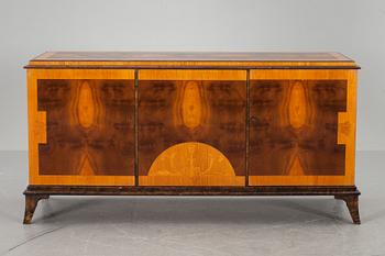 BORD OCH SIDEBOARD. Art Deco, 1900-talets första hälft.