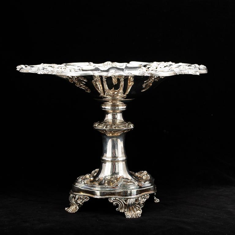 SKÅL PÅ FOT, silver, Gustav Möllenborg, Stockholm 1848, Total vikt ca 1069 g.