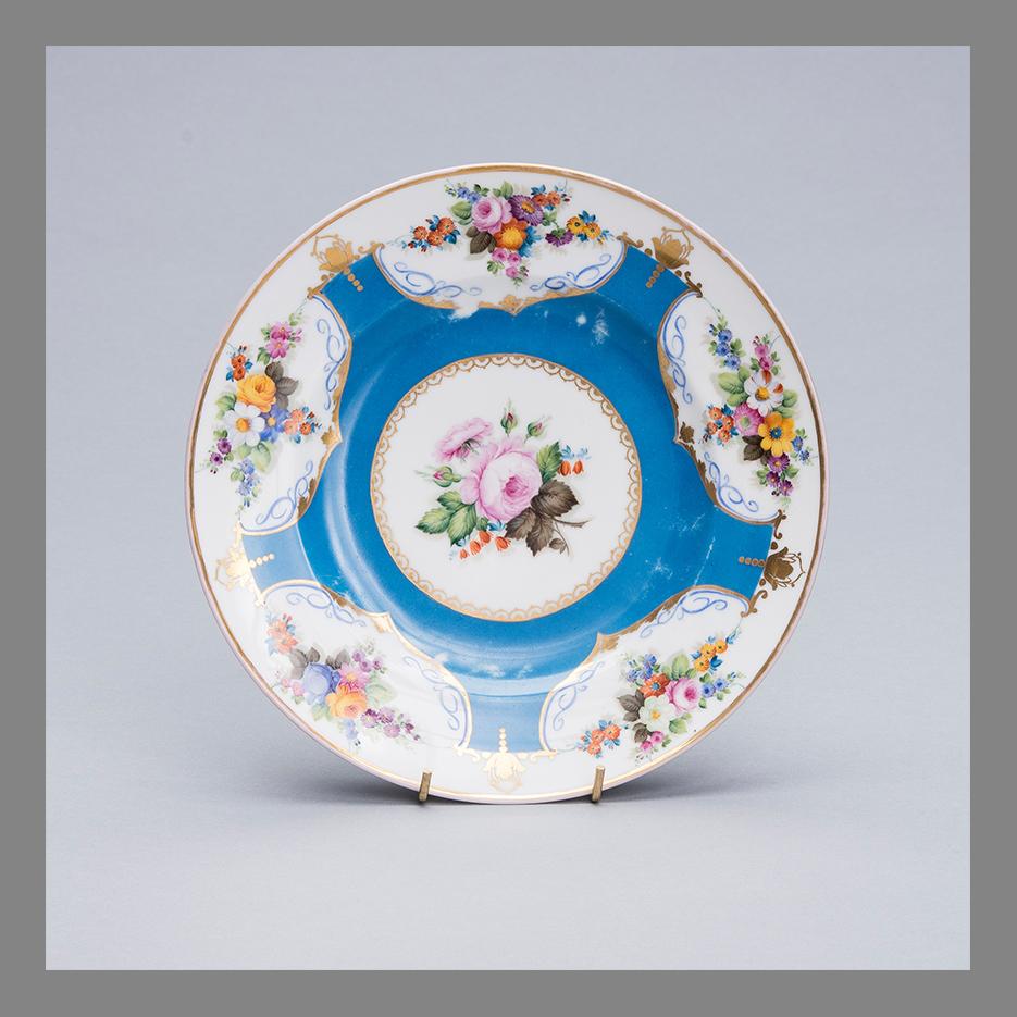 A RUSSIAN PLATE, porcelain, The Popov Factory ca 1850-1870.
