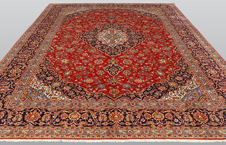 A carpet, Kashan, ca 460 x 308 cm.