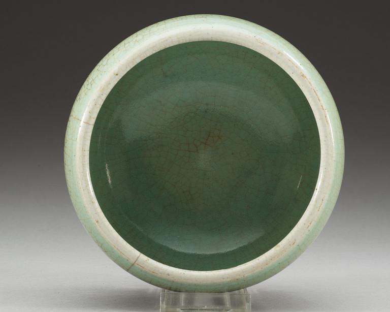 A pale green Ge glazed cencer, Qing dynasti, presumably Kangxi (1662-1722).