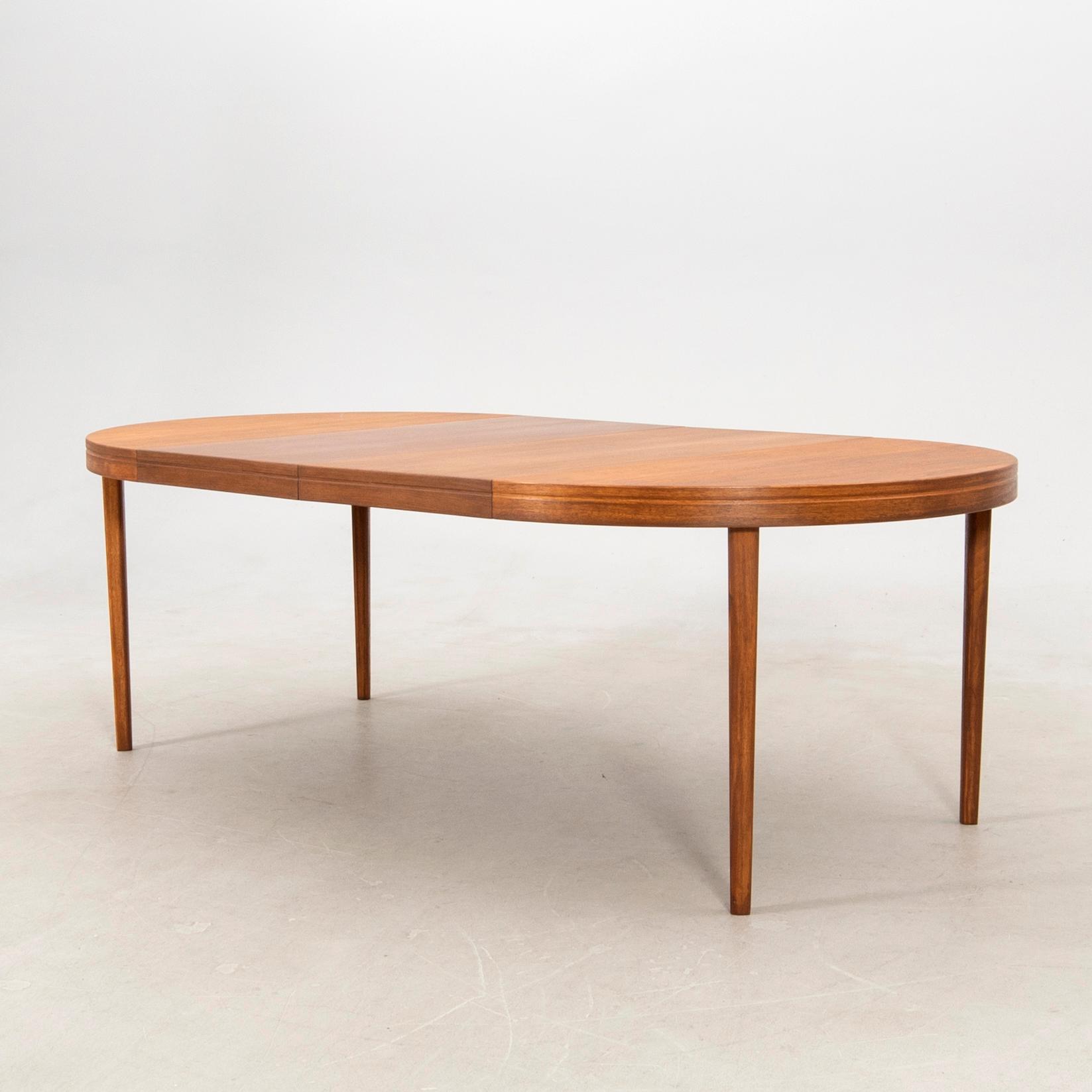 Matbord Skaraborgs möbelindustri 1960/70-tal.