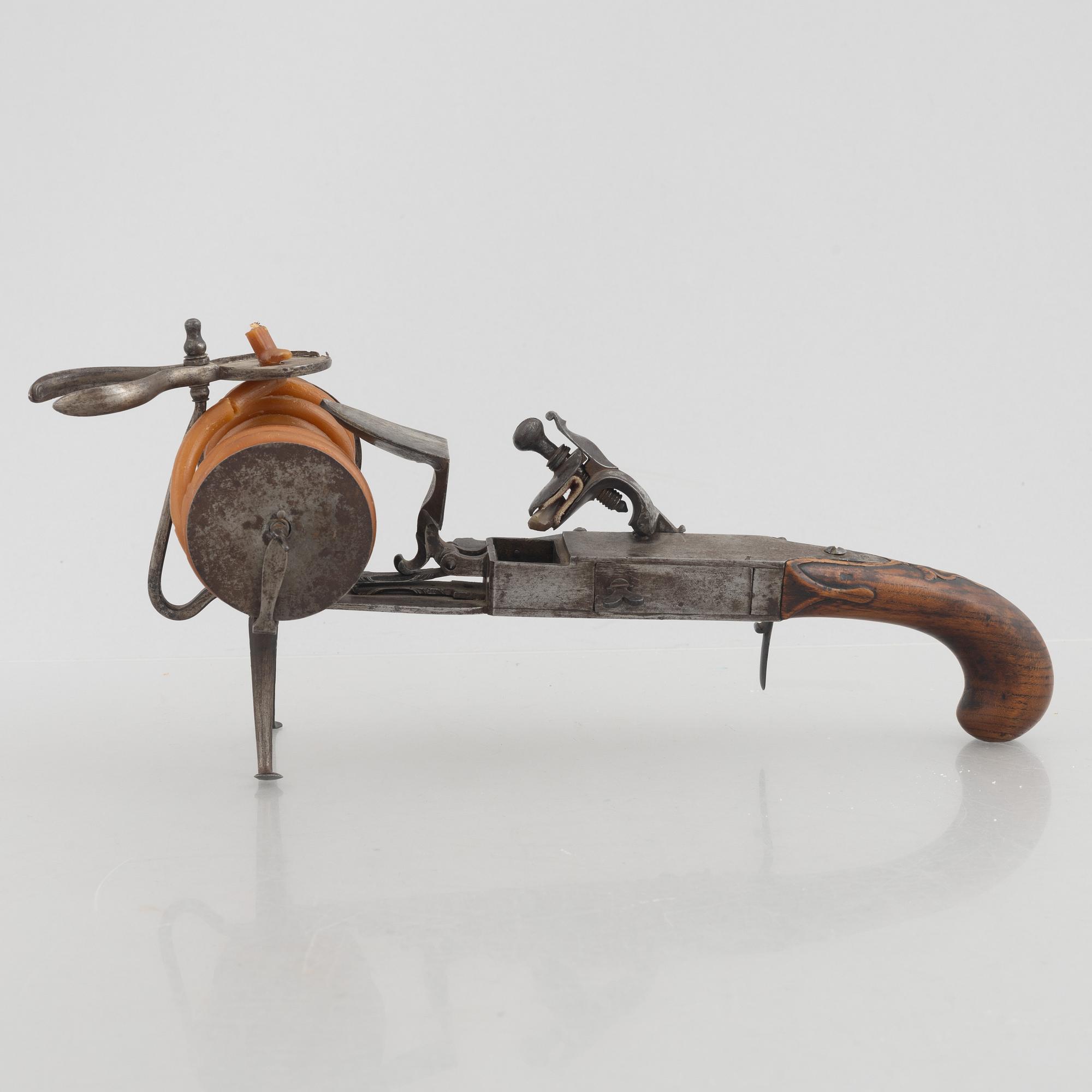 Elddon med flintlås och vaxstapel, möjligen Forsbacka jernverk, 1700-talets andra hälft/tidigt 1800-tal .