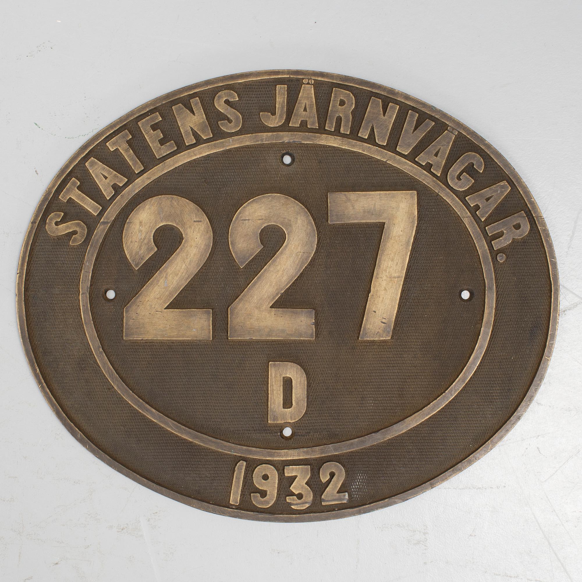 A sign for SJ Statens järnvägar from 1932.