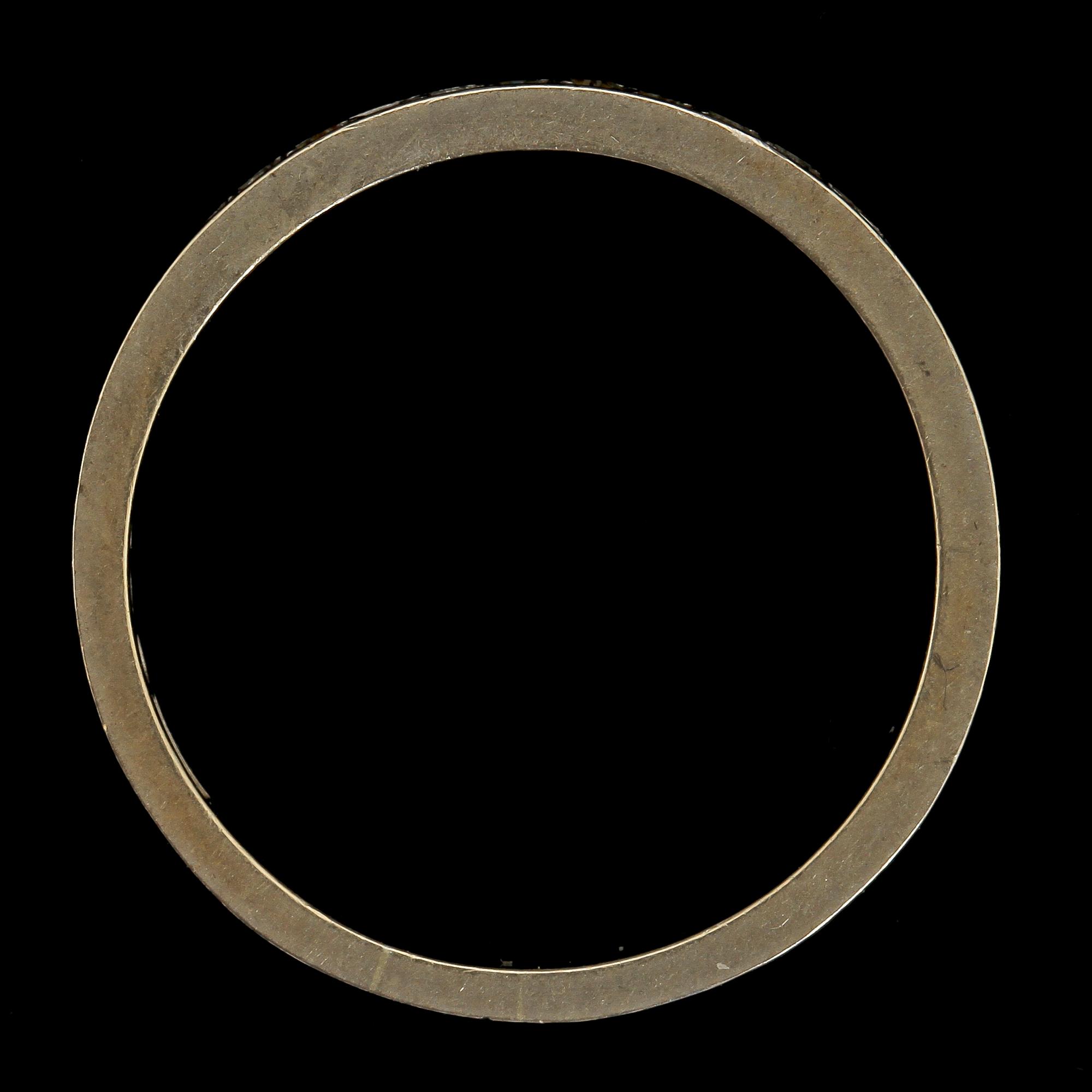 RING, 18k vitguld med tio åttkantslipade diamanter, 0.15 ct enl gravyr, stmpl GGG, Göteborg, 1966. Vikt 3 g.