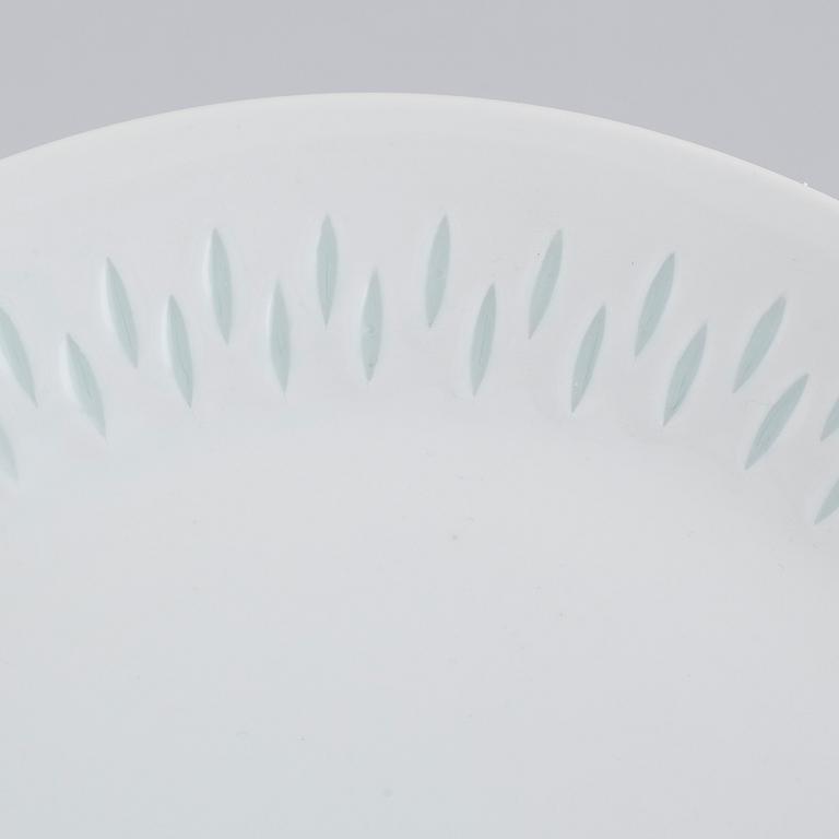 20 pieces of porcelain table ware, designed by Friedl Kjellberg for Arabia.