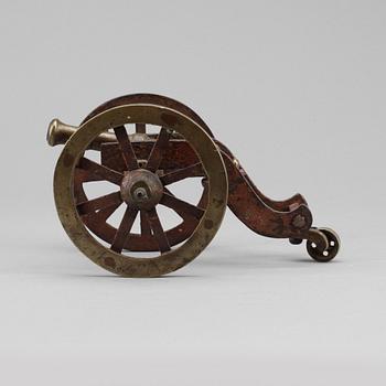 MODELLKANON, mässing och gjutjärn, 1700/1800-tal.