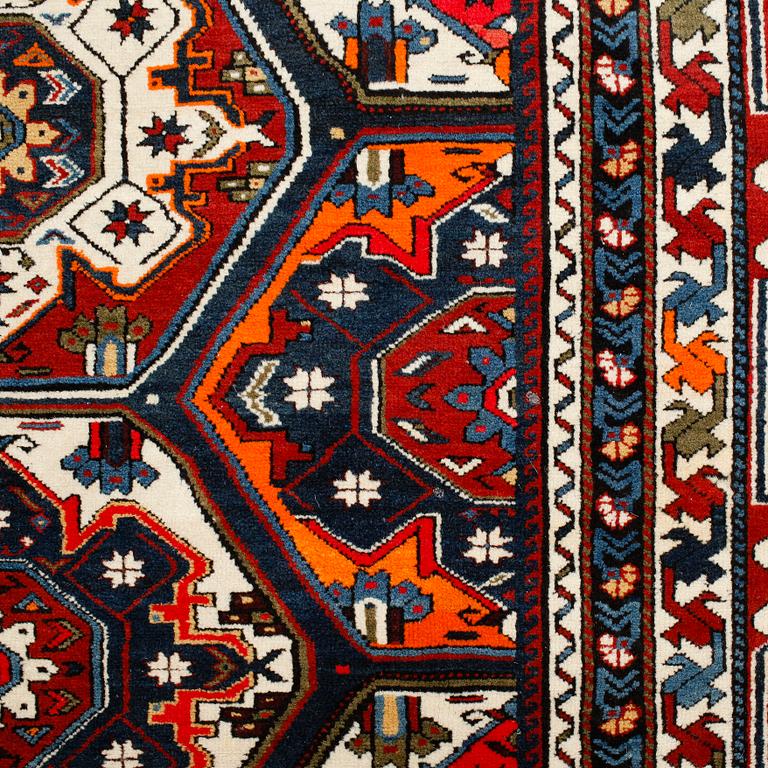 SEMI-ANTIQUE CAUCASIAN, ca 190x133 cm.