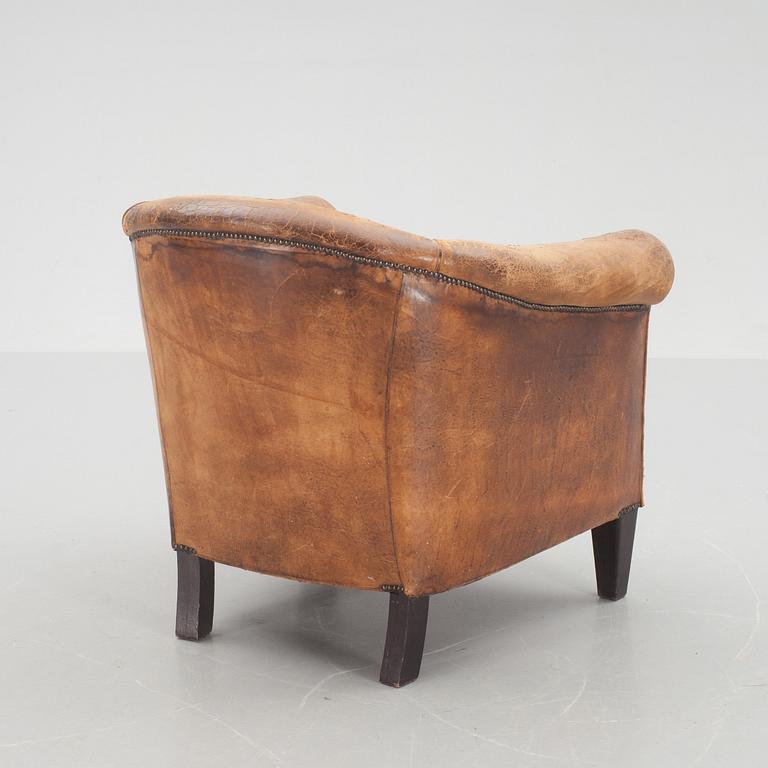 CLUBFÅTÖLJ, engelsk stil, 1900-talets andra hälft.